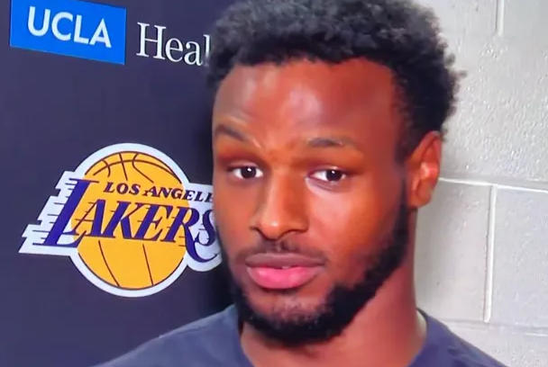 湖人球员布朗尼接受了采访，当被问及是否允许自己沉浸在上场胜利的喜悦中，尤其是得分