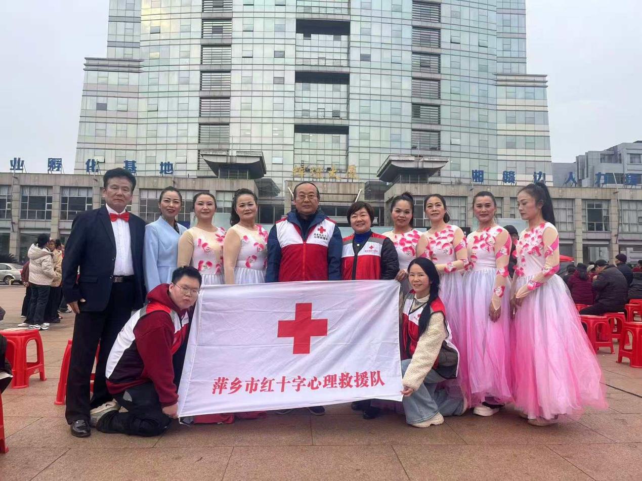 萍乡市红十字心理救援队应急救护知识普及活动走进萍钢广场