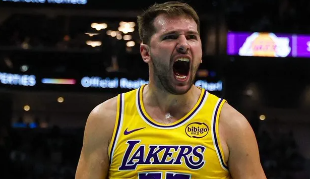 湖人媒体Sleeper Lakers更新动态，晒出一个讨论与球迷分享：
这是自2