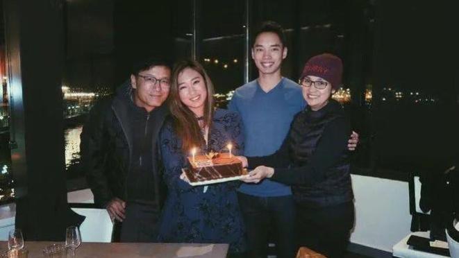 苗侨伟父子激罕同场