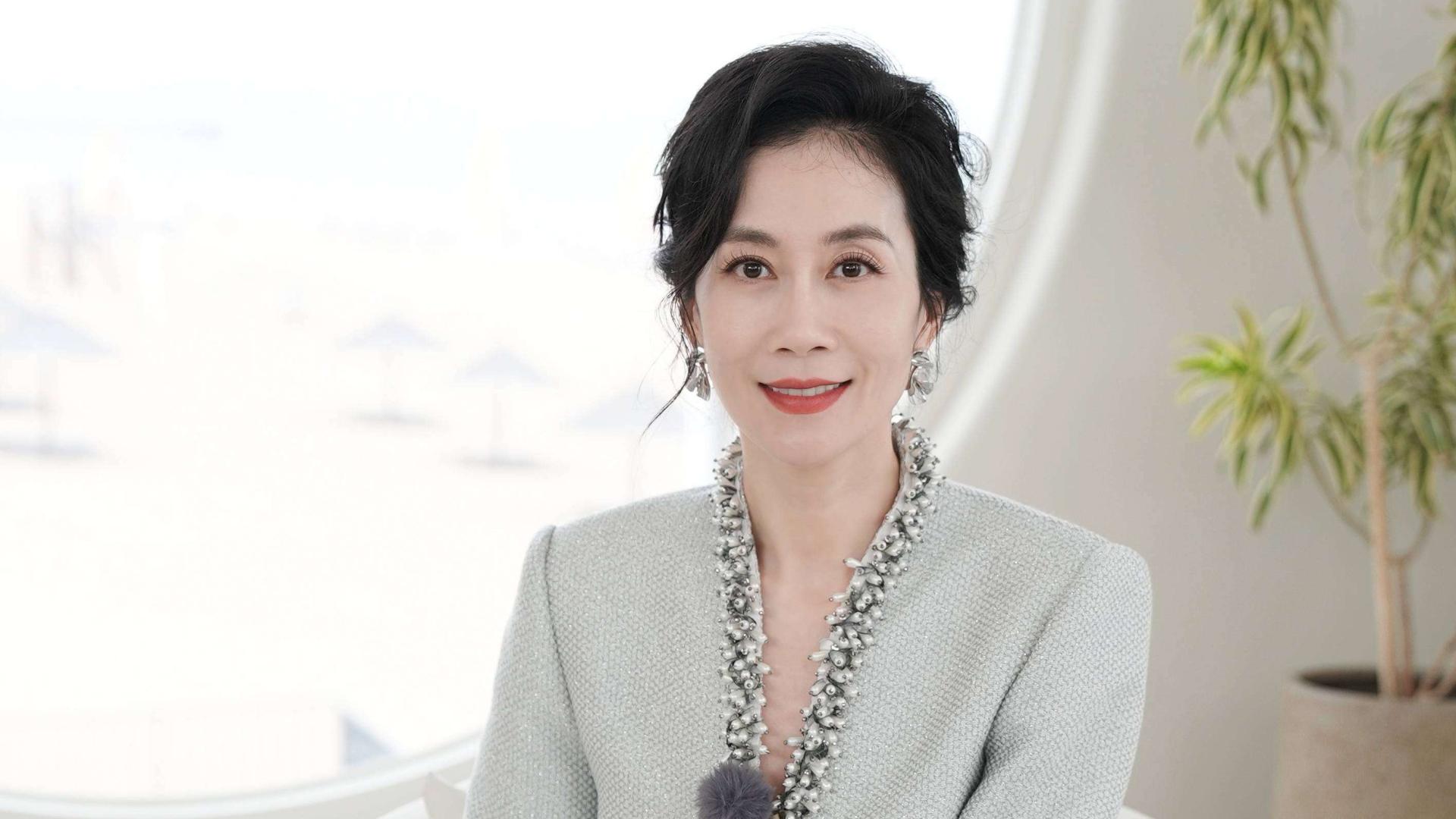 温峥嵘落泪道歉：52岁带伤坚持表演，一句“对不起”戳中多少人的心
