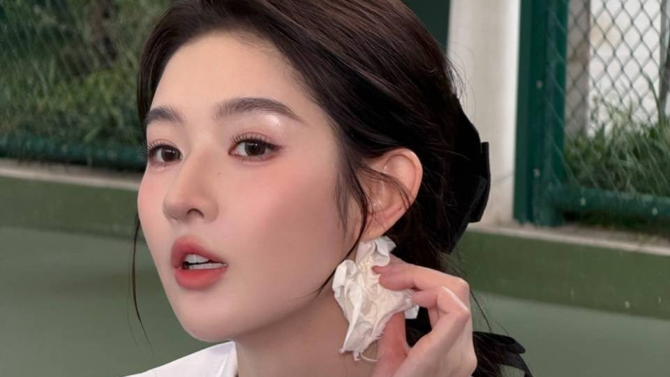 黄景瑜辟谣和王玉雯恋情，酒店视频是朋友聚会，女方声明也来了