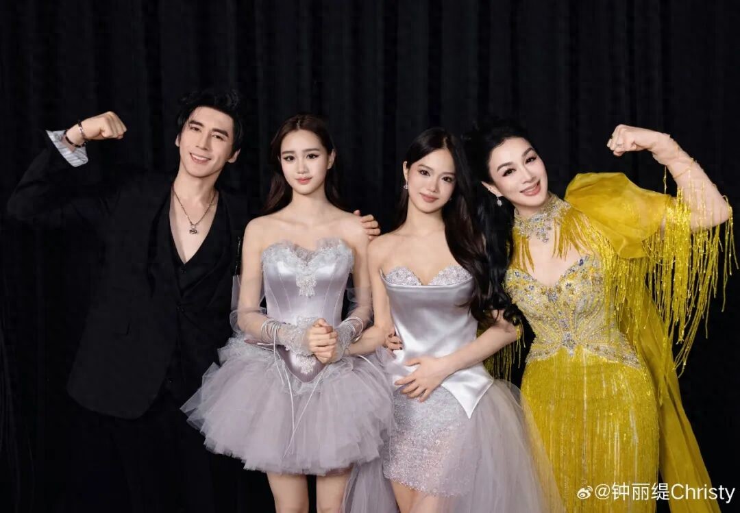 张伦硕不介意钟丽缇将财产全留给3个女儿：我经济独立，尊重妻子决定。
 
二婚时俩