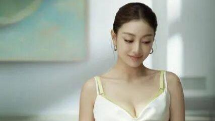 知名女团成员志效夏季画报曝光，健康而充满力量的美感