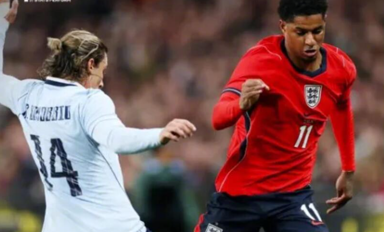 英格兰主场1比1战平乌拉圭，各项赛事6连胜止步。三狮派出大量副选球员，全场控球5