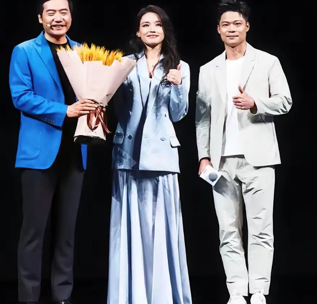 我能接受舒淇49岁了​也能接受舒淇代言SU7
​但真的接受不了，49岁的舒淇在小