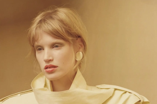 英国超模杰奎·霍普尔，深闺系夏季时尚摄影