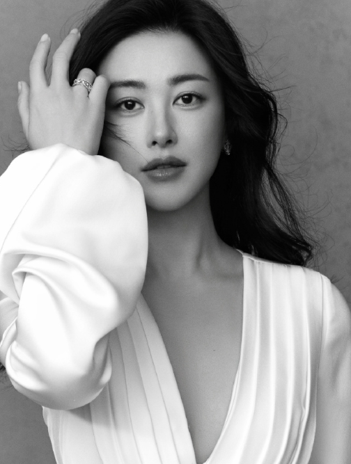 唯有你的眼眸在我心中泛起万千波澜