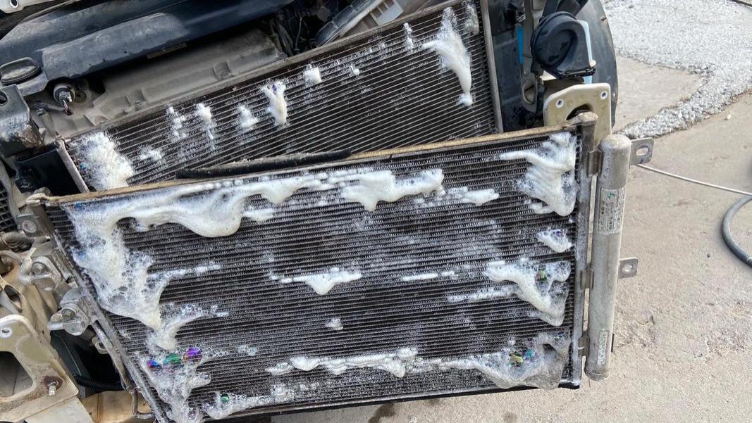 汽车冷凝器清洗，为什么"无酸"成为技术分水岭？