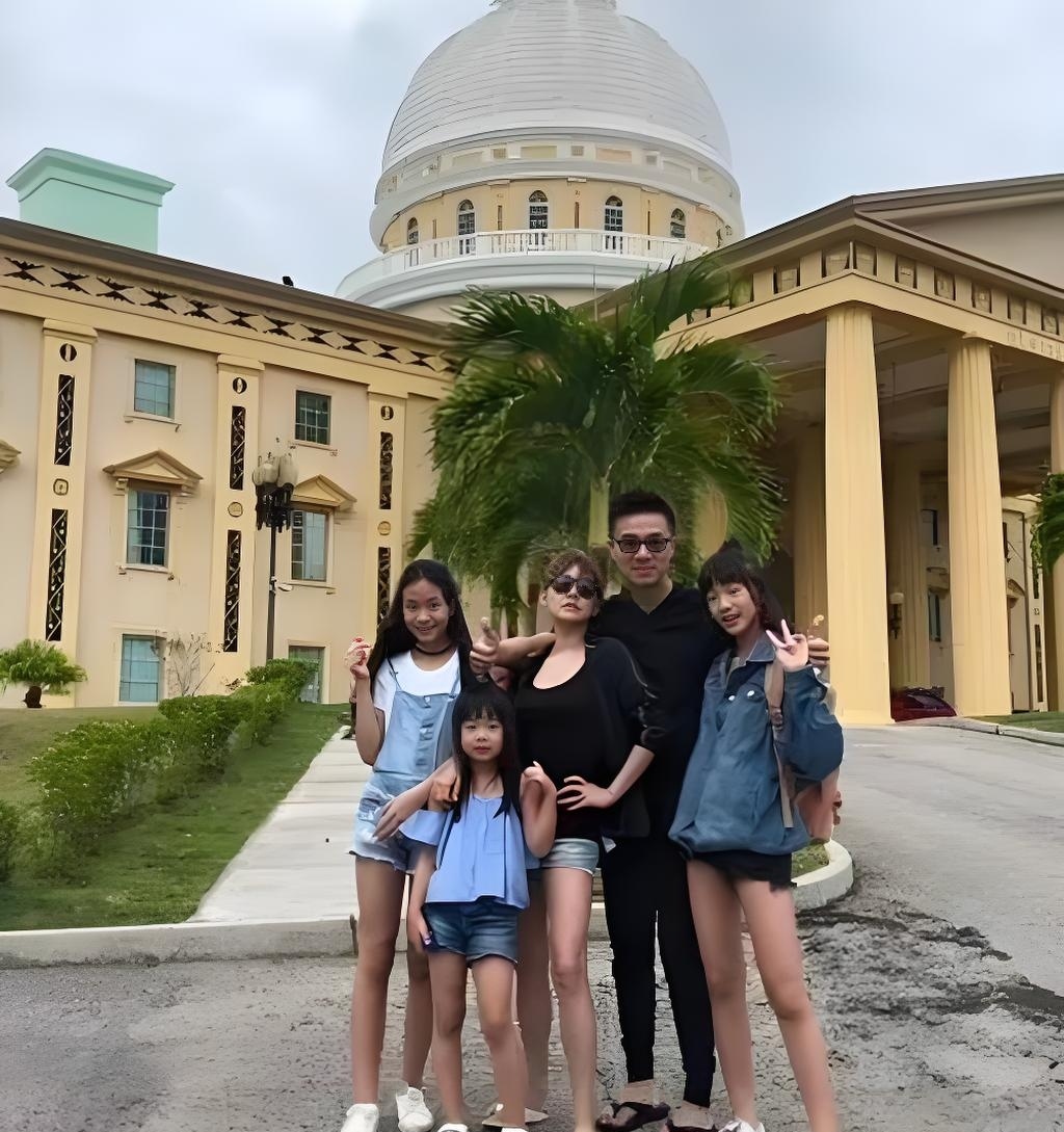 同样是不差钱的同代大明星，郭富城女儿的穿搭明显比小S女儿小时候洋气多了