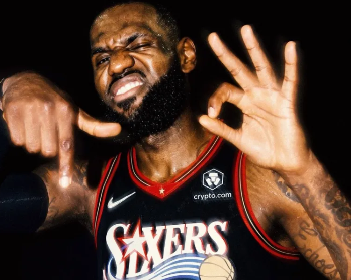 美记Evan Sidery更推表示：
NBA历史上，还从未有一支球队同时拥有四名