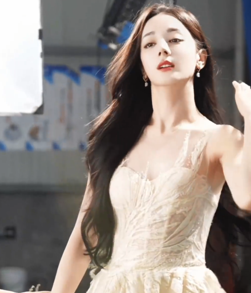 花在骄阳下盛开，我的爱永远为你而敞开