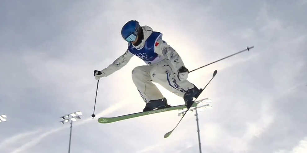 太刺激了！谷爱凌先摔后金，94.75分锁定中国第5金。米兰冬奥会自由式滑雪女子U