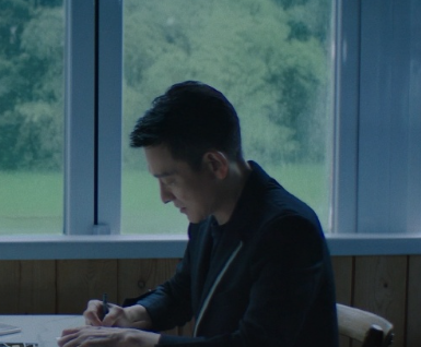 请欣赏随手一截就是壁纸的靓仔