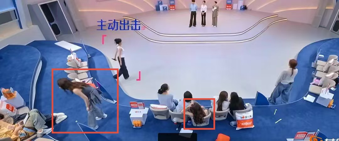 “浪姐7”五公小考，最“诡异”的画面：
一个镜头里有两个李小冉！