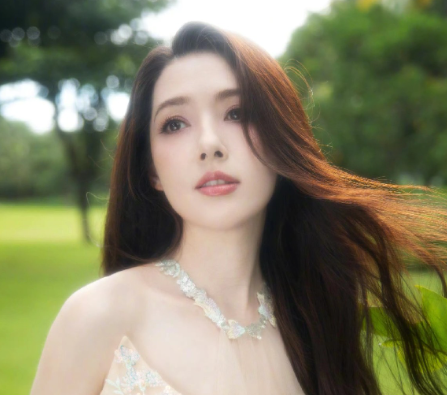 郭碧婷爸爸，突然在社交平台高调发文，字里行间满是得意之情，尤其是那一句“等女儿来