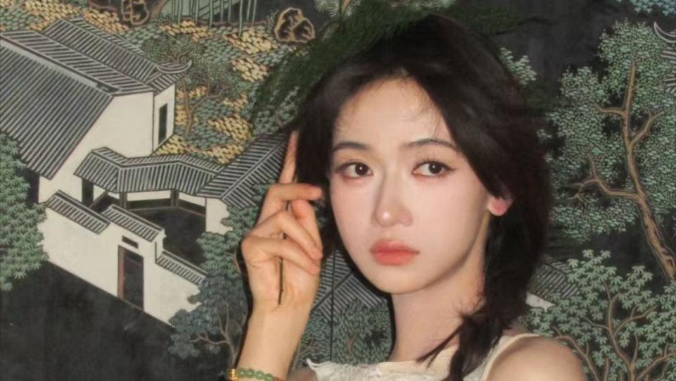 吴谨言产后状态惊艳逆袭，微胖反而美出新高度