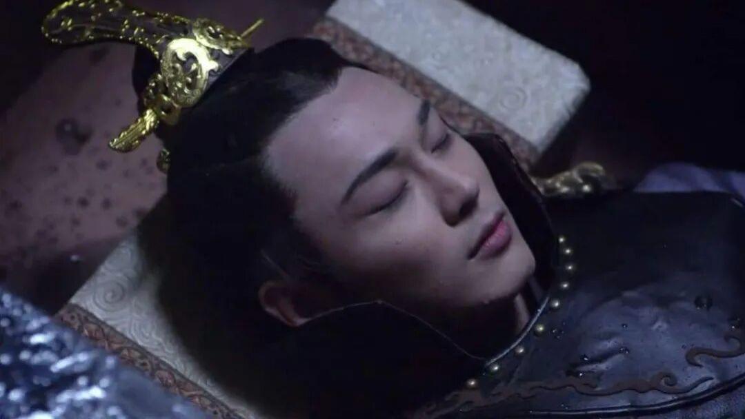 “粉底液将军”，如何变成一代战神？