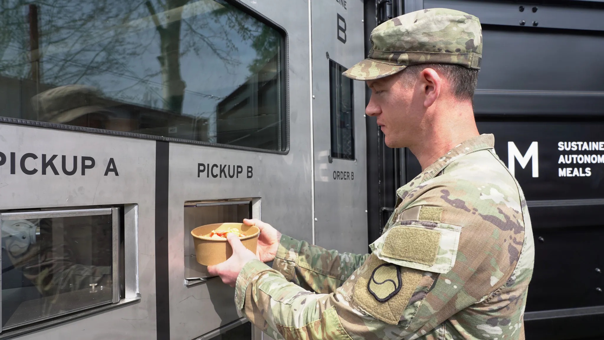 美军研发战场机器人厨房