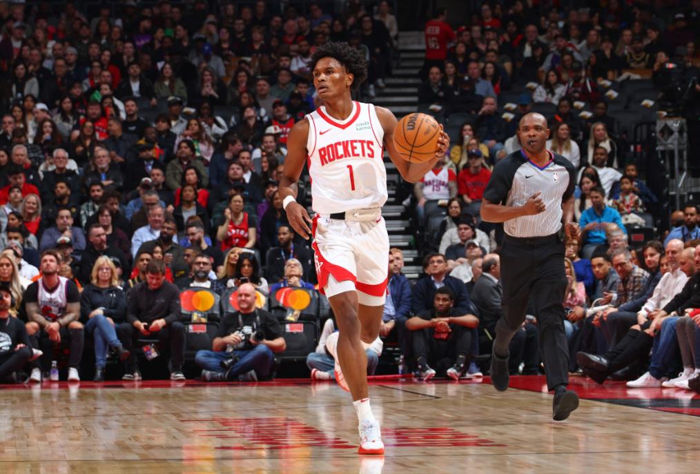 火箭队的阿门汤普森又立功了，面对全明星控卫布伦森，火箭队的阿门汤普森虽然在梳理进