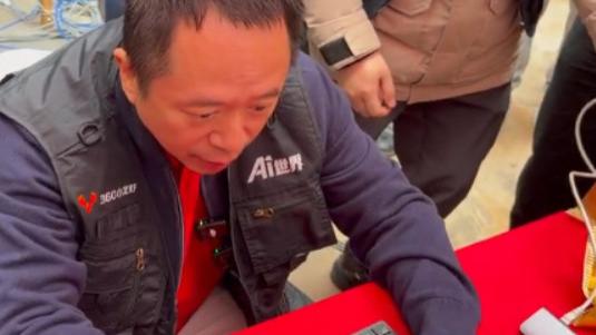 大佬亲自服务！周鸿祎现身360龙虾安装活动 上阵为用户安装