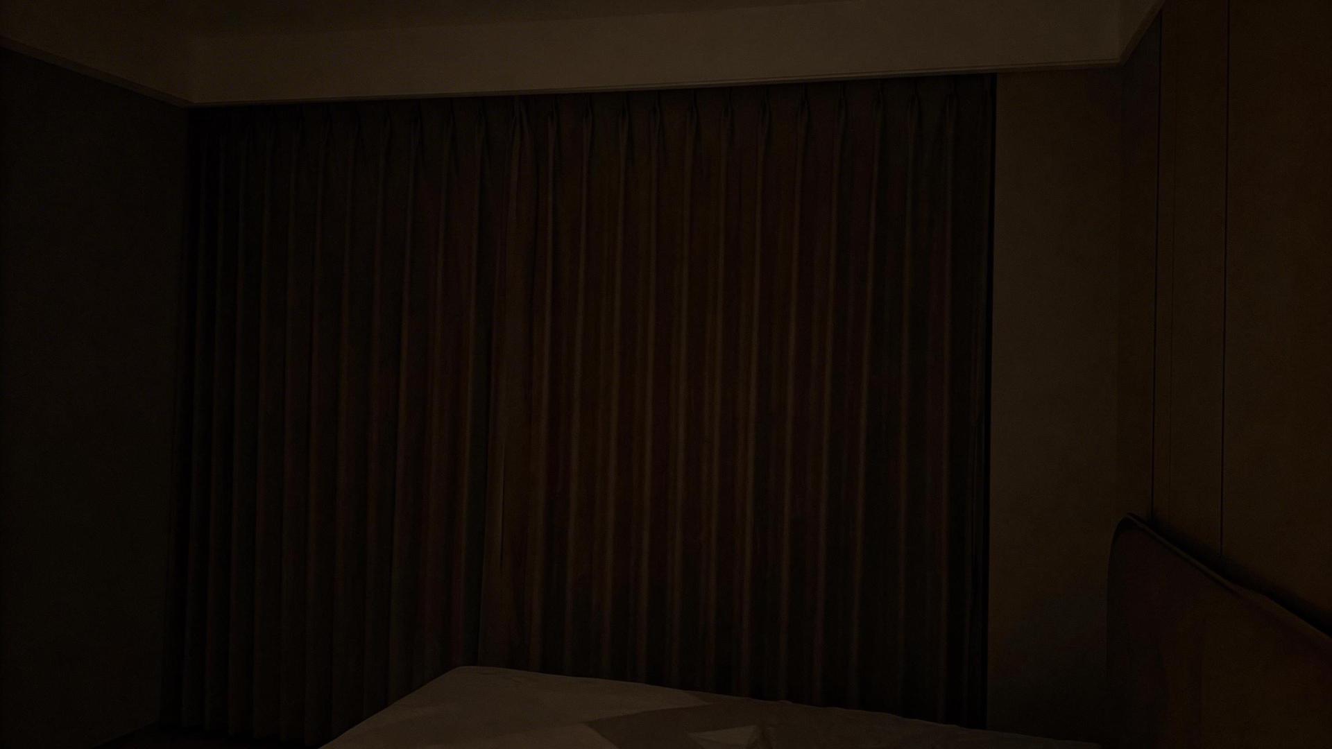 普通智能窗帘颜值拉胯？中波帘不漏光+全遮光，科技与美学双在线