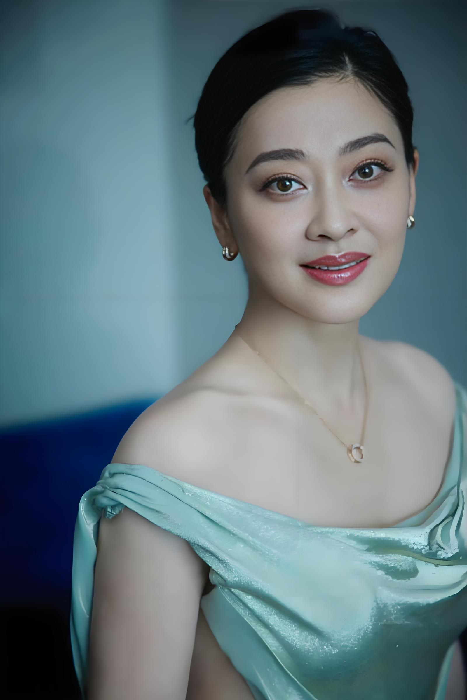 在演艺圈的光环下，人们常误以为明星的生活总是被幸运眷顾。

无论遇到什么难关都能