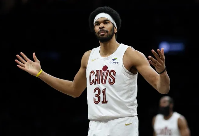 阿伦真的非常重要，只有一五挡拆起手，阿伦拿很多稳定的分，这样外线才有空间