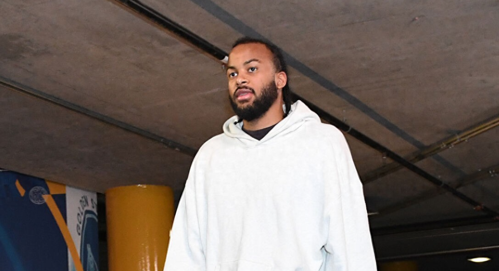 4月8日，勇士主场110-105力克国王结束4连败。
此役是斯蒂芬-库里复出的第