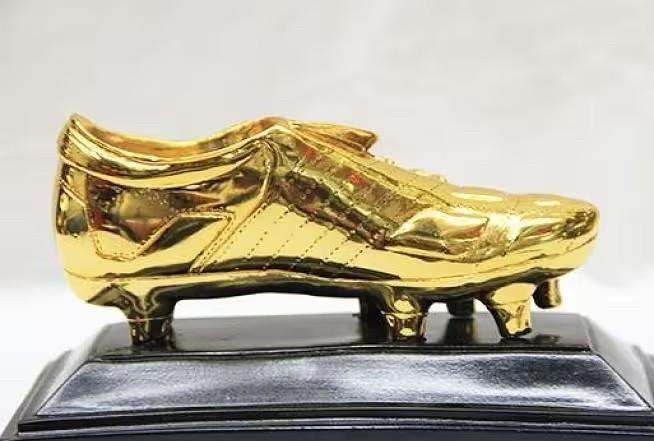 2026年世界杯，梅西8球，姆巴佩8球，比赛还没踢完。
你以为金靴是拿来独享的？