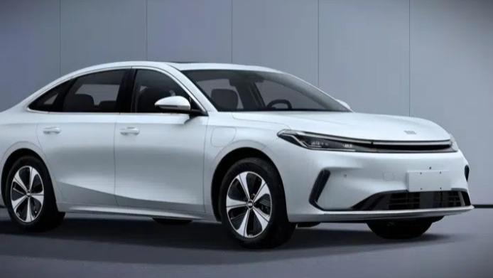 吉利银河A7纯电版亮相，轴距2845mm直逼C级车，起售价或下探10万