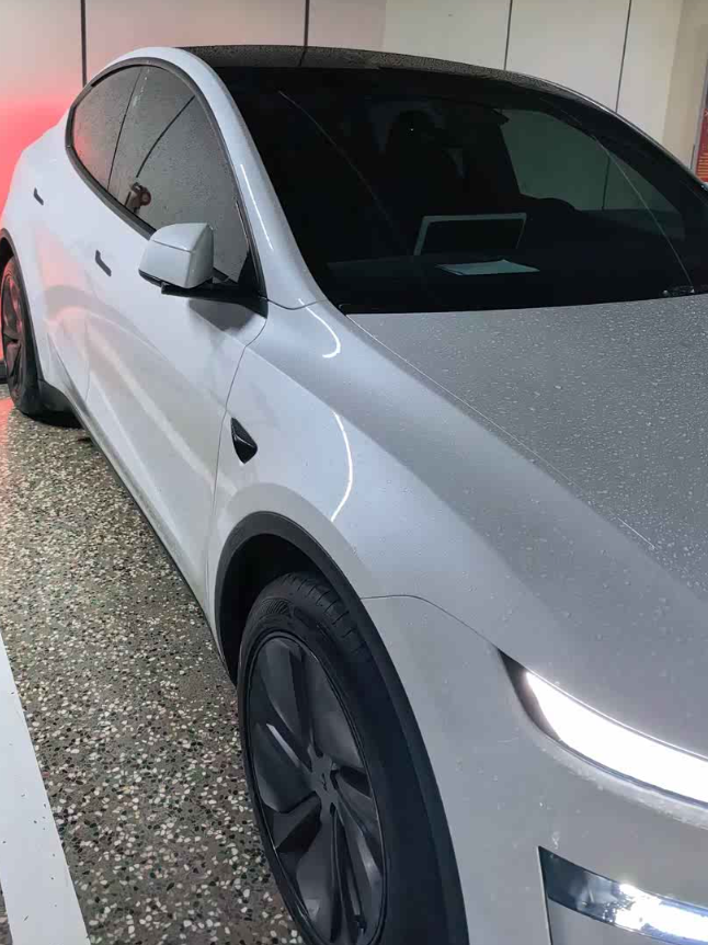 特斯拉的选装攻略
对于特斯拉来说，他的选购其实非常简单，没有什么其他的弯弯绕，选