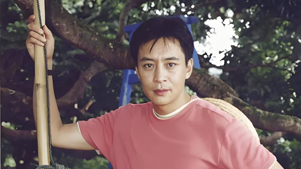 演了《太平年》，又演《翘楚》，三十年婚姻无绯闻，妻子也是演员
