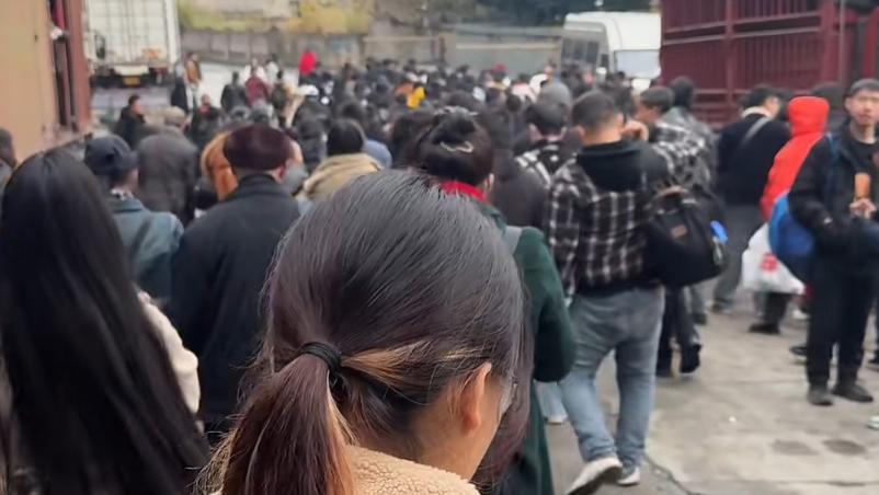 横店当群演第一天，我后悔了！评论区全是过来人，不是去拍戏是去历劫