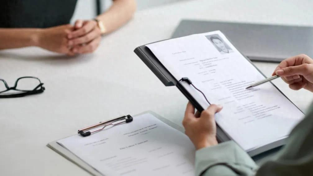 荷兰新规：招聘必须公开工资，还不能问你“以前赚多少”