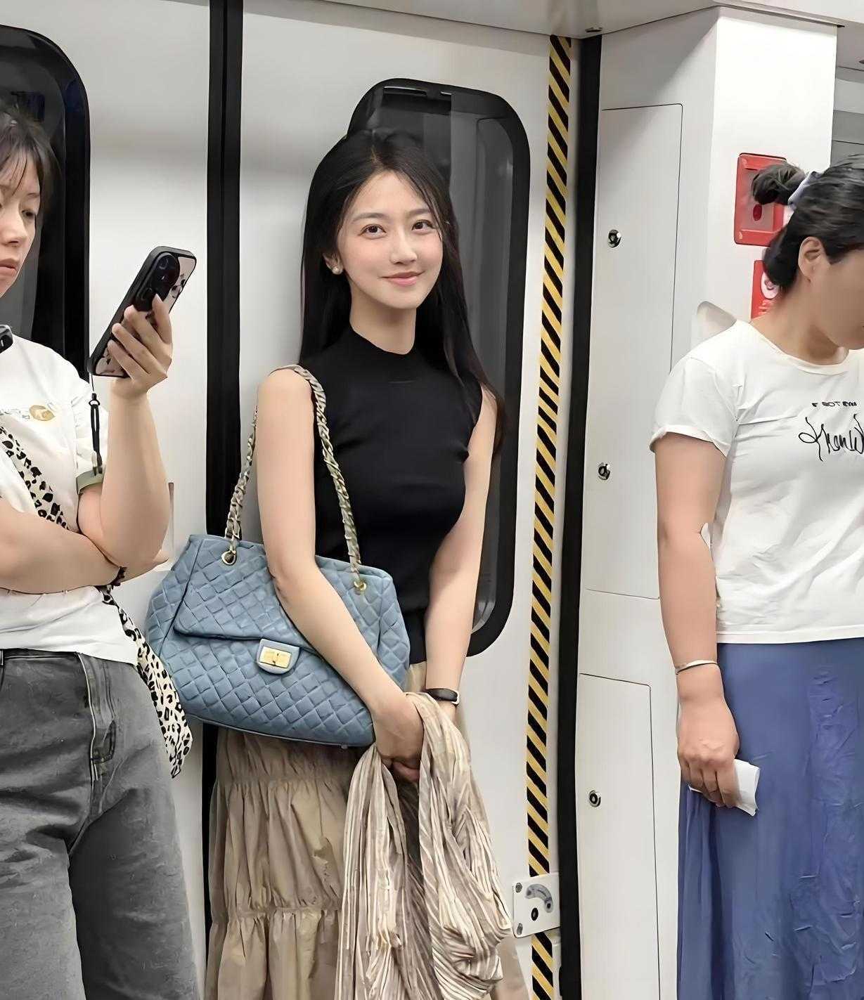 高铁上为了她，我多坐了五百公里！