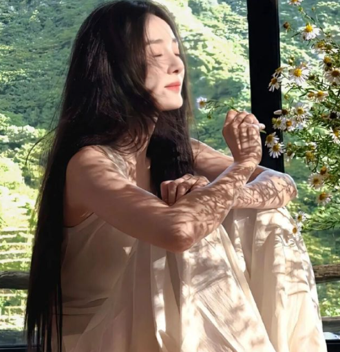 姐姐的锁屏，我直接当壁纸