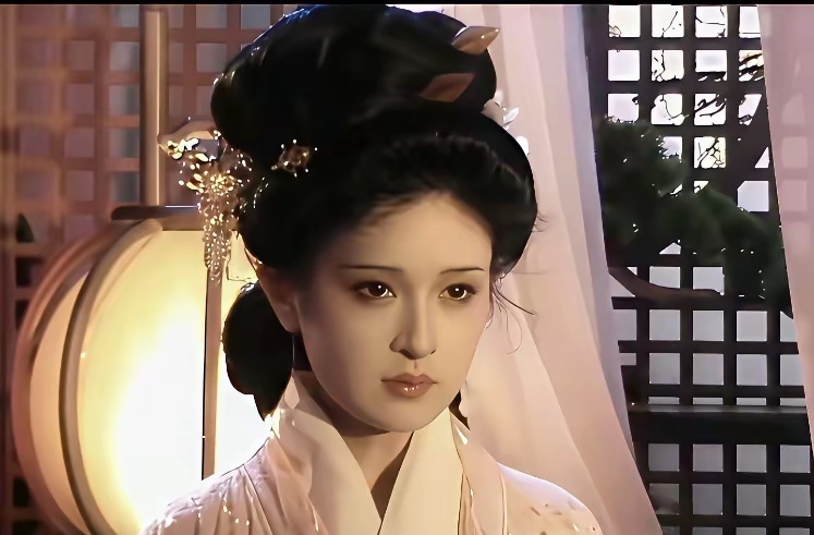 曹操这人堪称一代枭雄，他有个比较显著的缺点，就是管不住裤腰带。

这事儿要说起来