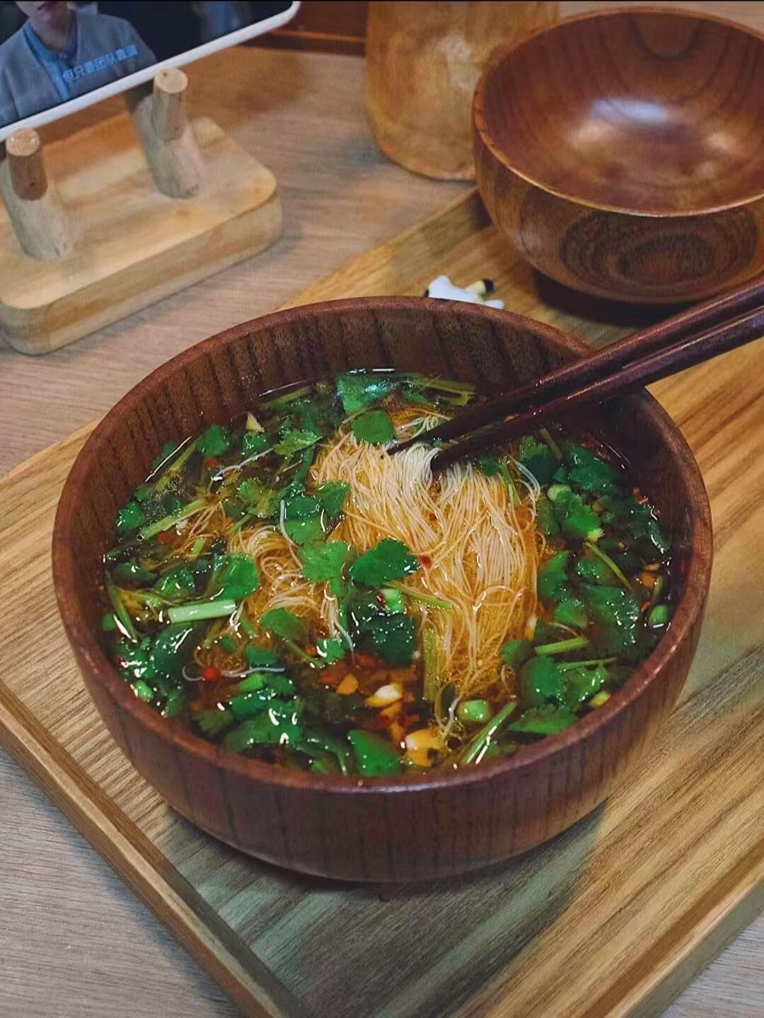 太喜欢吃这样的米粉了，做法简单又好吃~
我不允许还有人不知道这个神仙吃法！真的太