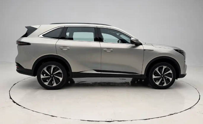 首搭载蓝鲸超擎混动技术长安CS75PLUSHEV首发亮相
在发布会上，官方表示将