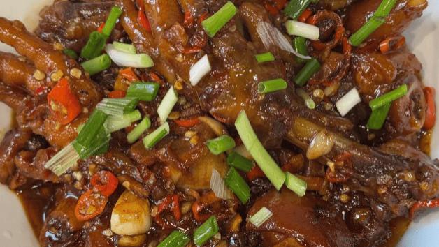 胶原蛋白“双煞”合体！这锅猪脚烧鸡爪好吃到让人想舔手指