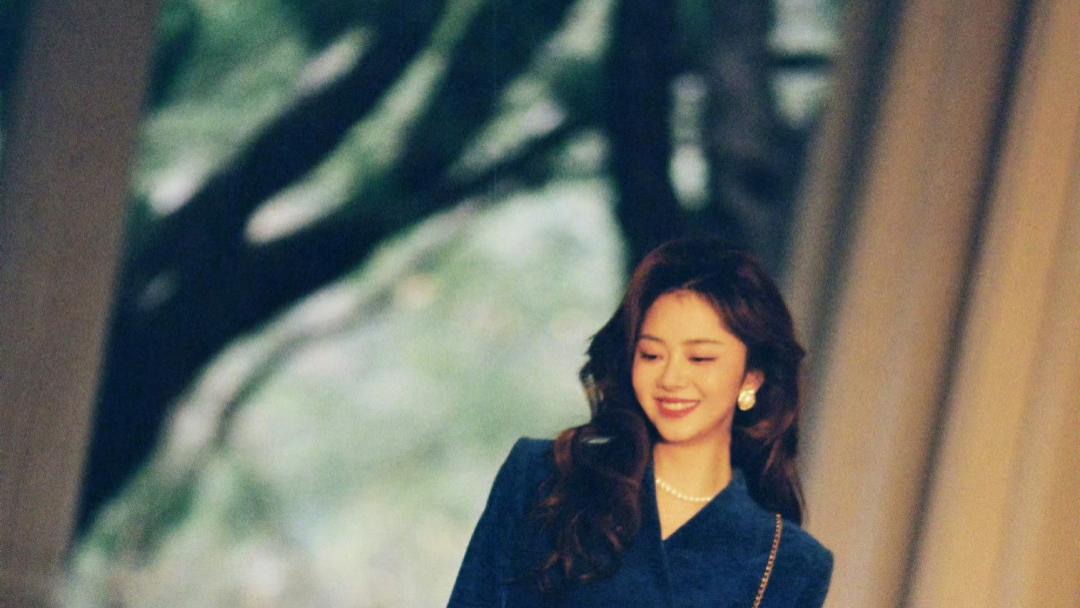 谭松韵港风大波浪！