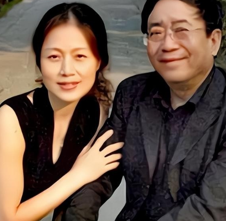 余秋雨向马兰坦白过去婚姻和对女儿的责任
他提出每月继续提供帮助给前妻和女儿
这个