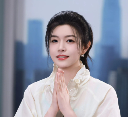 刚出院的陈妍希，突然通过工作室晒600字长文，字里行间都是愧疚和担当，这到底发生