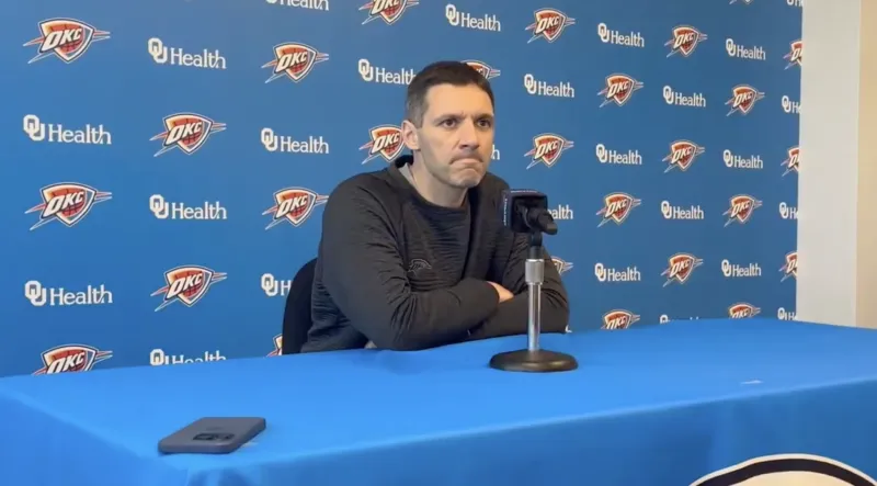 明日NBA常规赛，雷霆将对阵凯尔特人。

雷霆主帅马克-戴格诺特接受了记者采访，