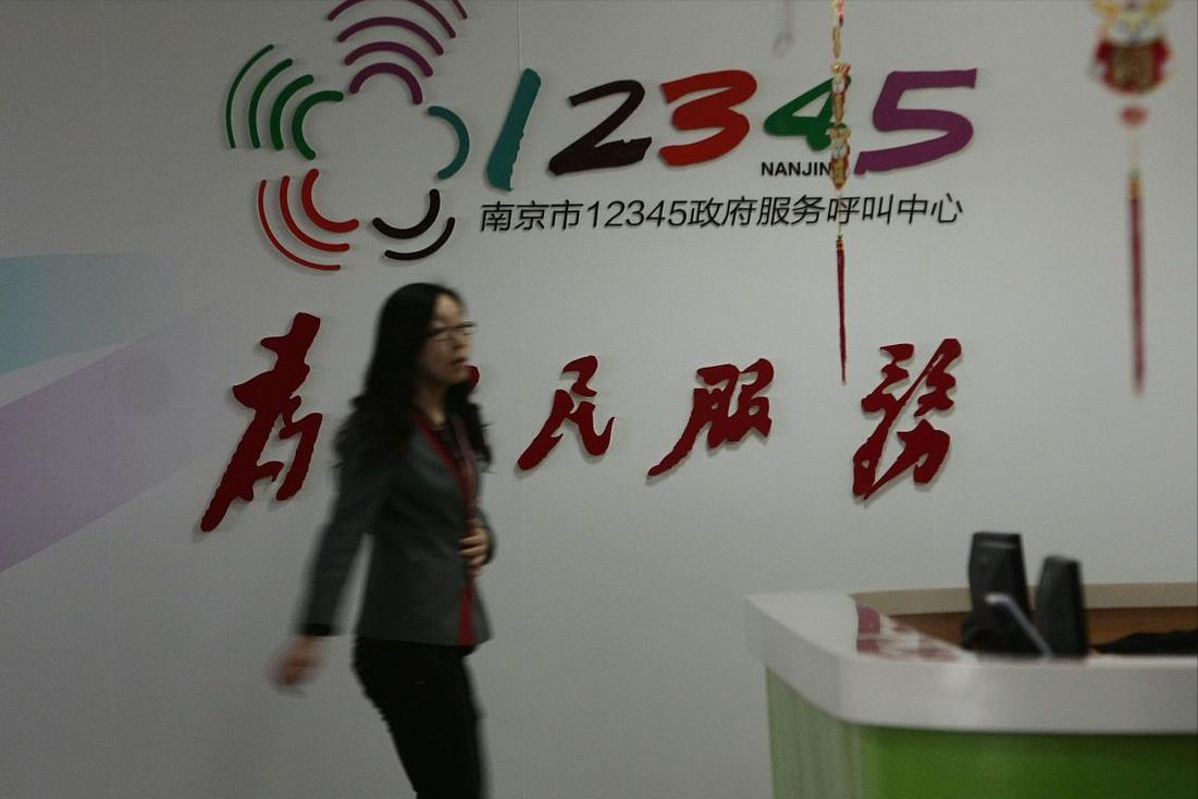 离谱！大半夜投诉月亮太亮，这是睡不着觉没事找事？