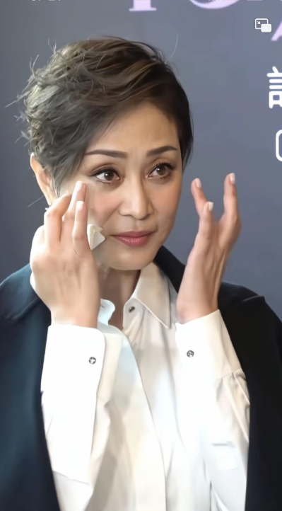 天啊，这是陈法蓉吗？怎么会变得那么老，才多少岁的人，而且还化妆出来，真的不敢相信