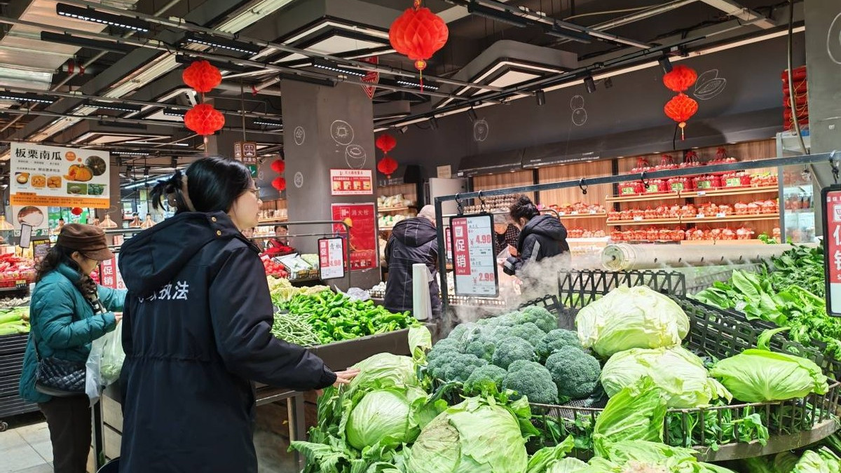 顺庆区市场监管局开展节前民生价格监督检查护航群众安心过节