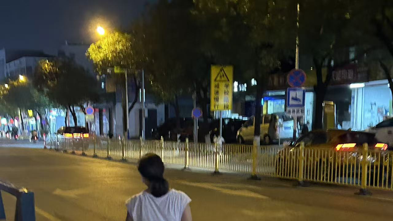 这个社会总是有人在背后默默地付出