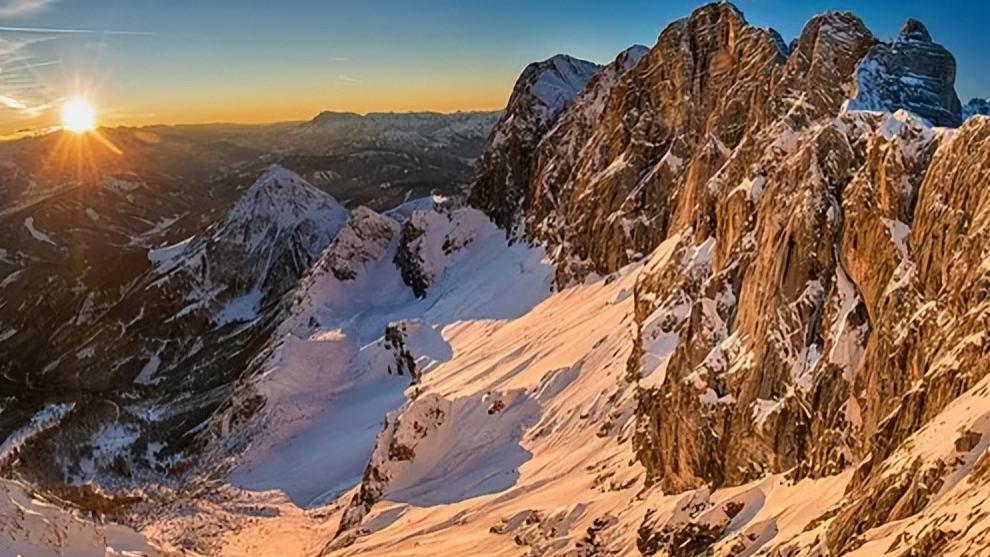 在风雨中学会撑伞，在困境里努力成长